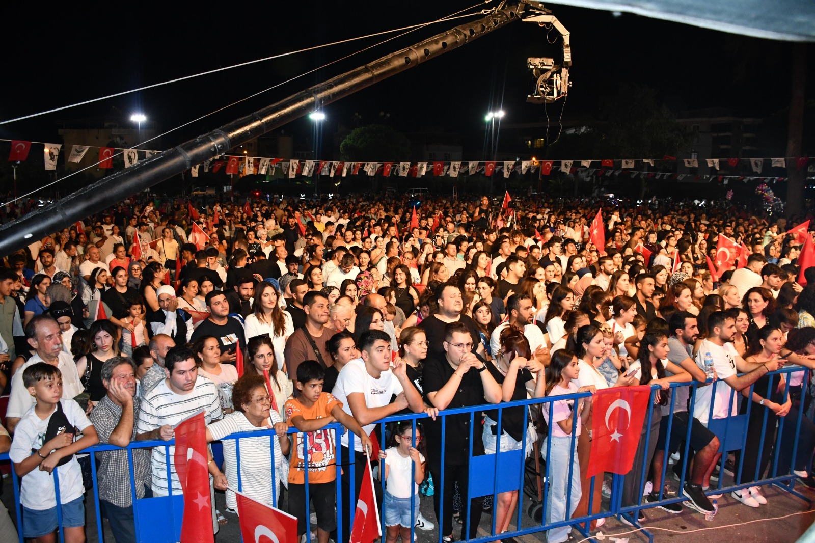 Torbalı'da Kurtuluş Yılı Coşkusu Fettah Can Ile Taçlandı (6)