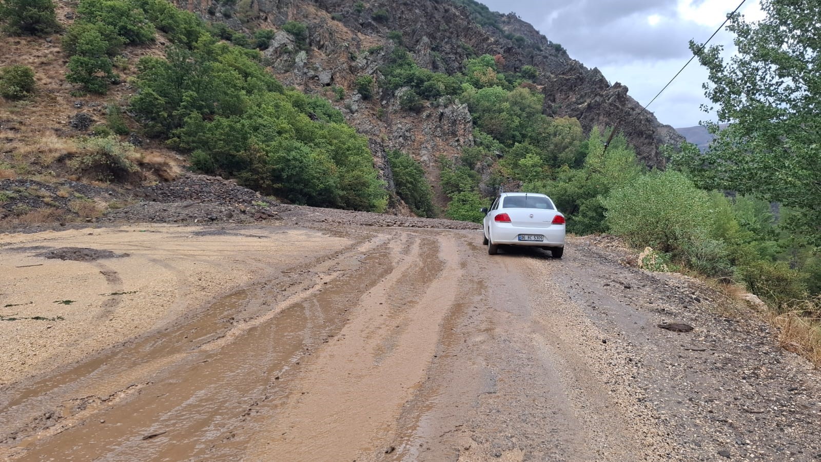 Tunceli Pülümür’de Heyelan Sağanak Yağış Hayatı Olumsuz Etkiledi1