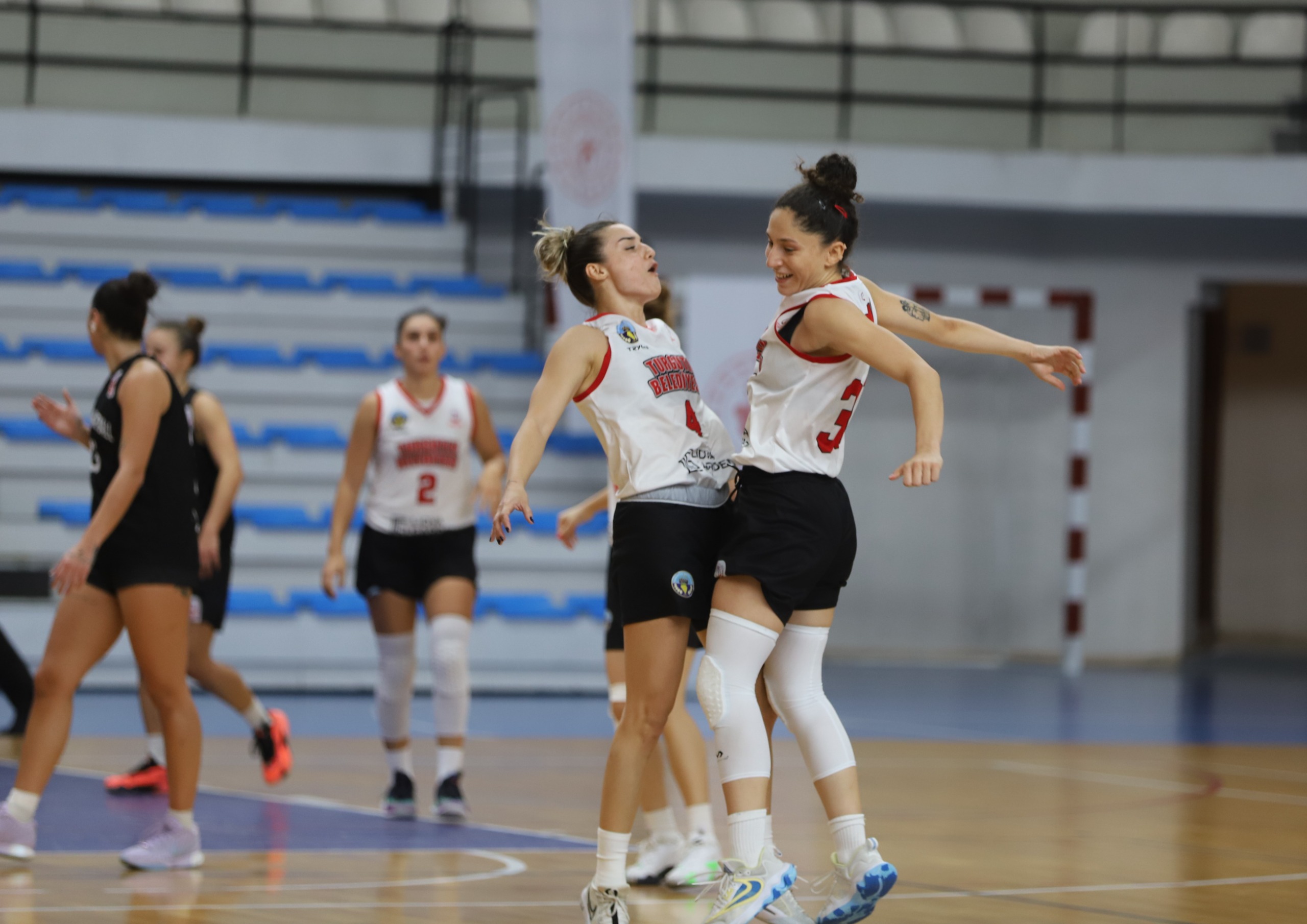 Turgutlu Belediyespor Kadın Basketbol Takımı'ndan Ikinci Galibiyet2