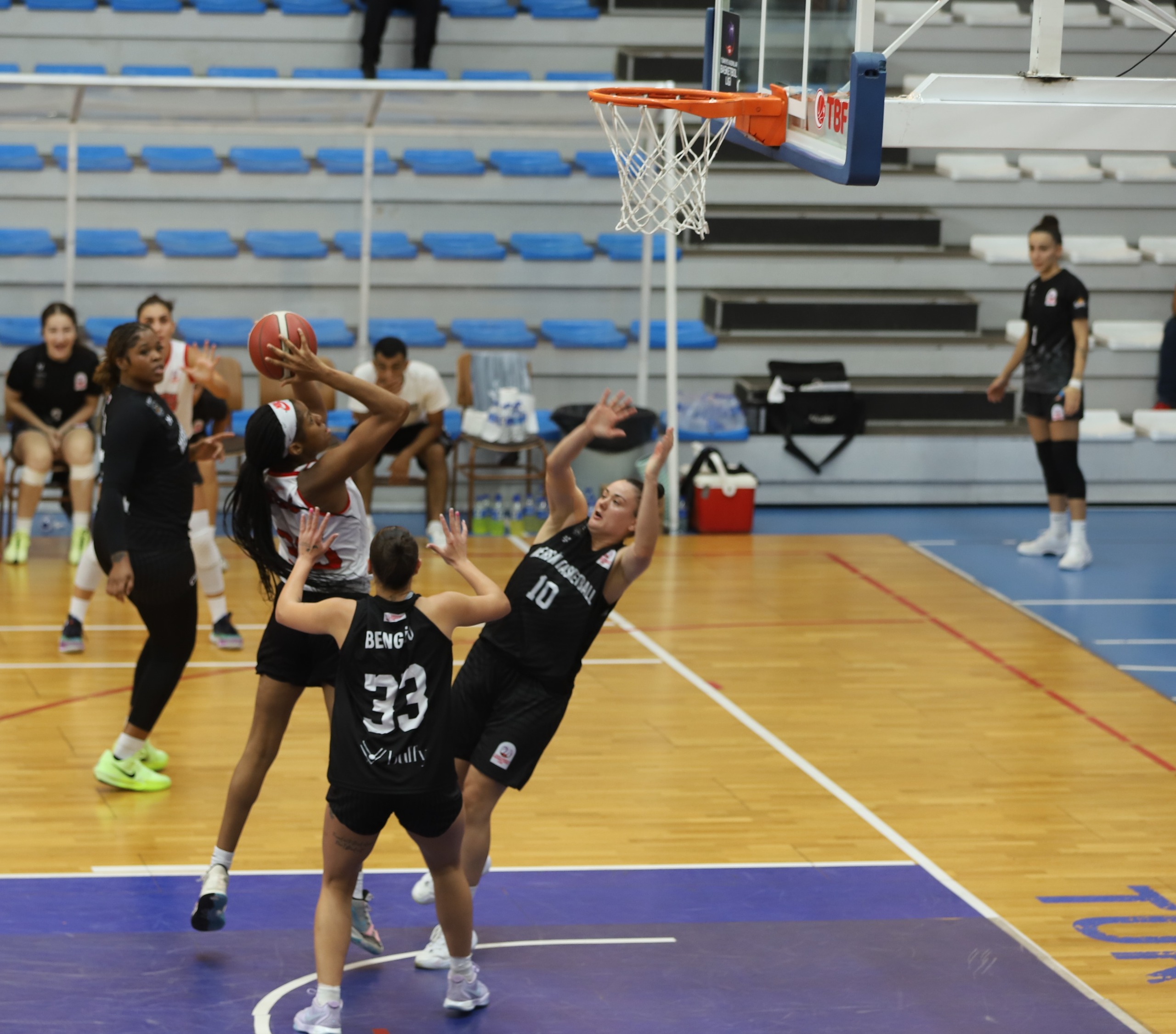 Turgutlu Belediyespor Kadın Basketbol Takımı'ndan Ikinci Galibiyet3