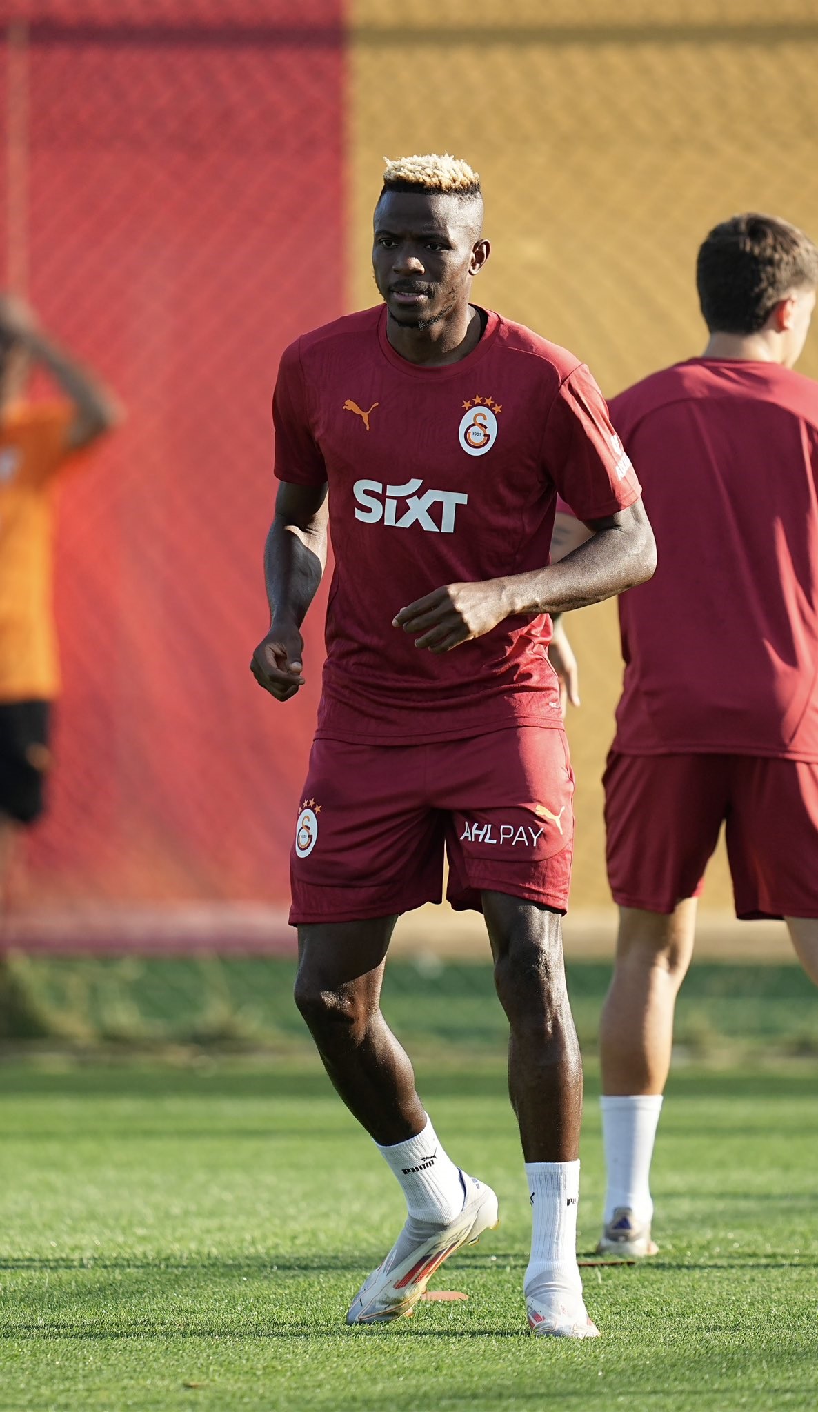 Victor Osimhen, Galatasaray'da Ilk Antrenmanına Çıktı (3)