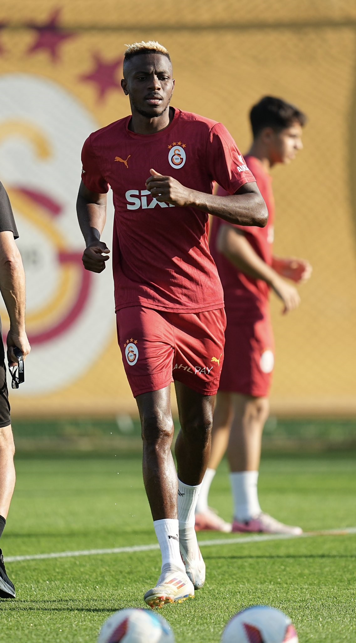 Victor Osimhen, Galatasaray'da Ilk Antrenmanına Çıktı (5)