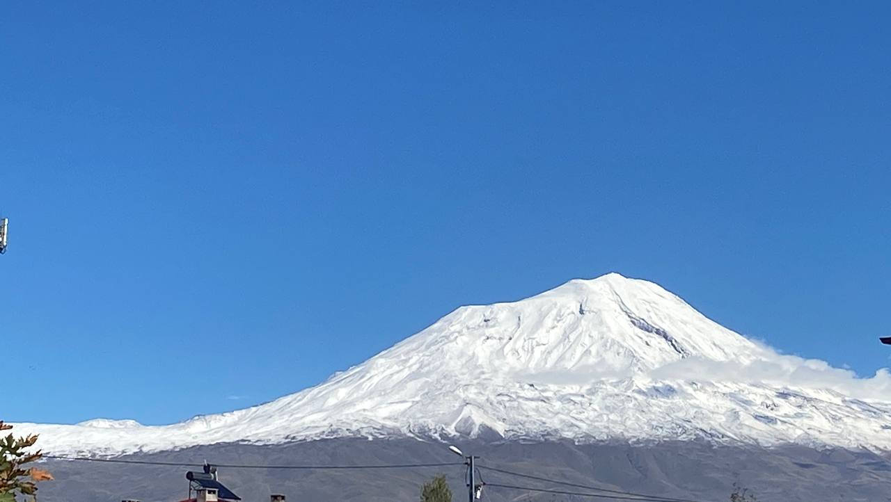 Ağrı Dağı'nda karlı manzara! 