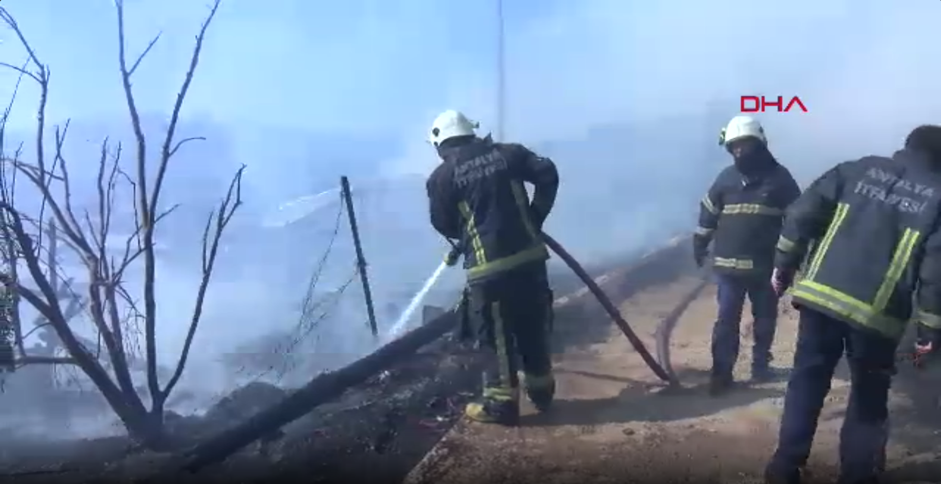 Antalya Yangın Ağıldaki Hayvanlar Alevler Içinde Kaldı (4)