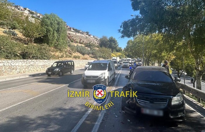 Izmir Yeşildere Caddesi Trafik Kazası