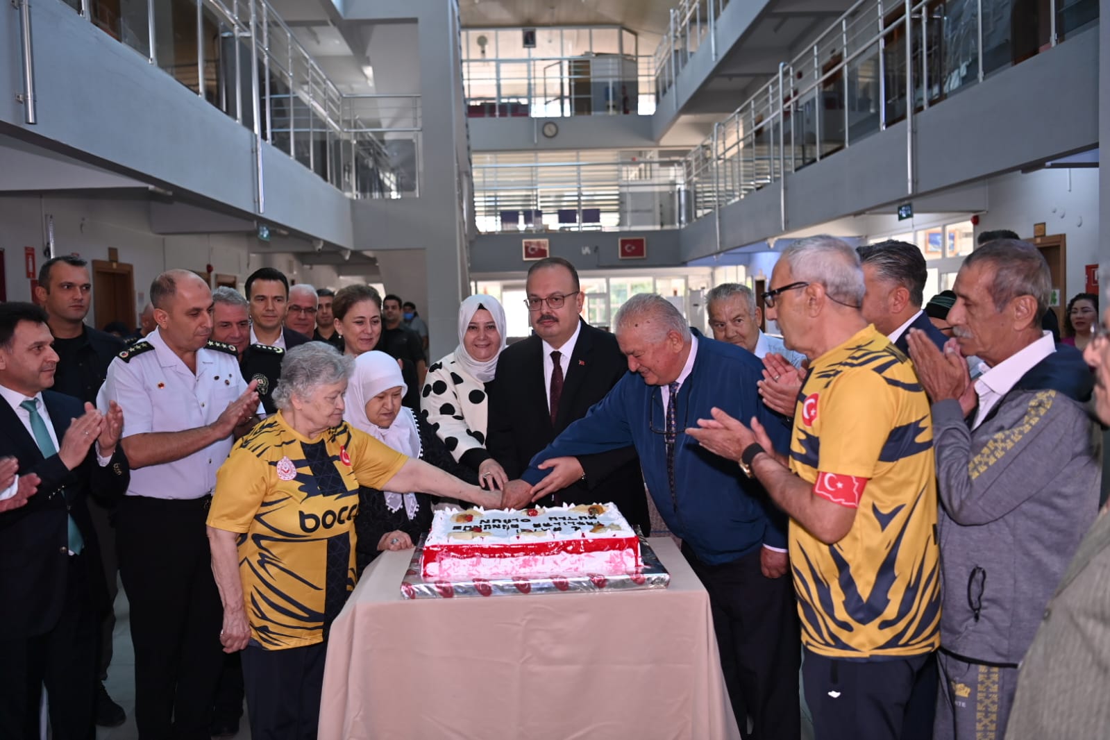 Aydın’da 1 Ekim Dünya Yaşlılar Günü Coşkuyla Kutlandı (1)