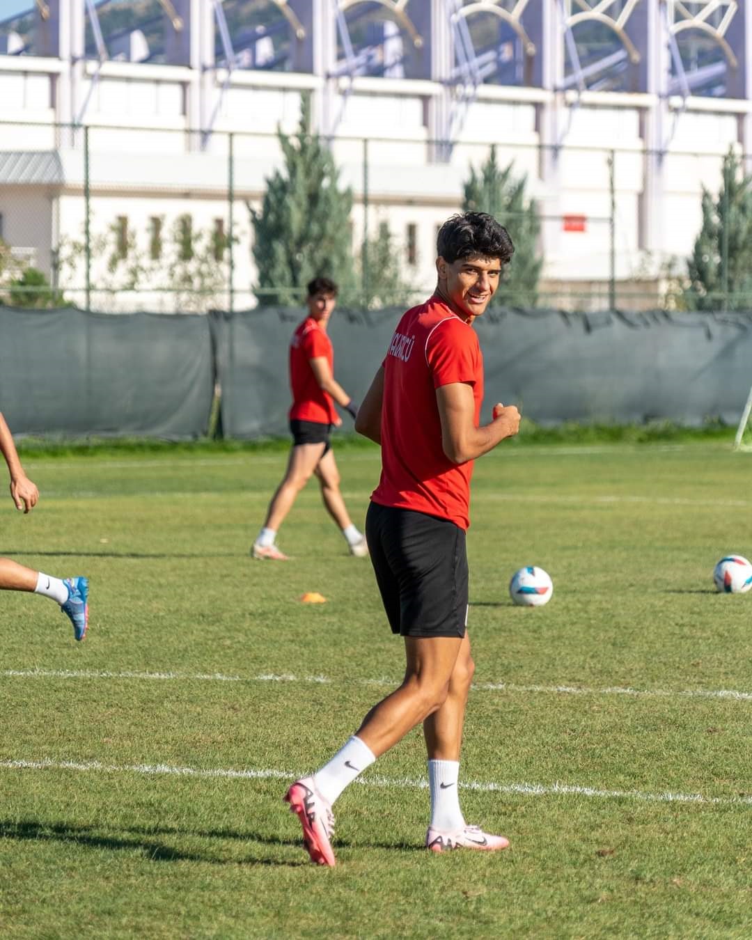 Ayvalıkgücü'nün Yıldızı Ali Habeşoğlu'na Devlerden Büyük Ilgi