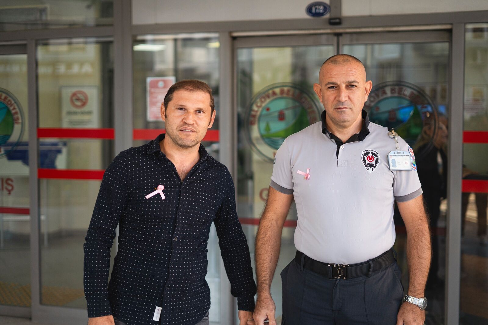 Balçova Belediye Personeli Farkındalık Için Pembe Kurdele Taktı2