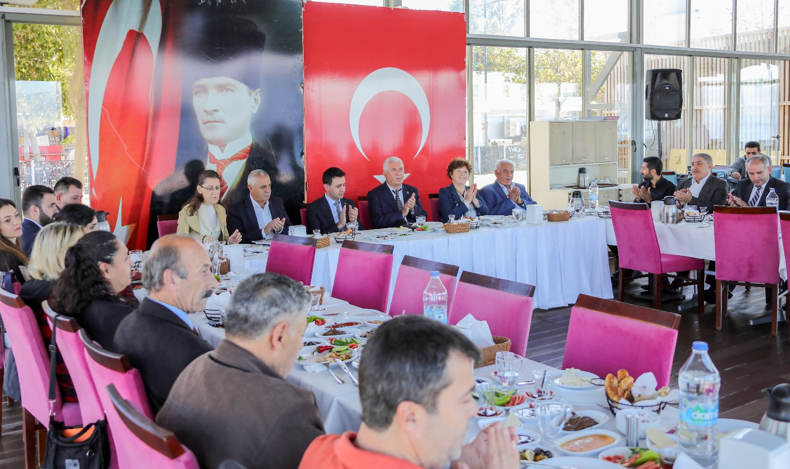 Başkan Önal, Muhtarlarla Bir Araya Gelerek Dayanışma Mesajı Verdi (5)