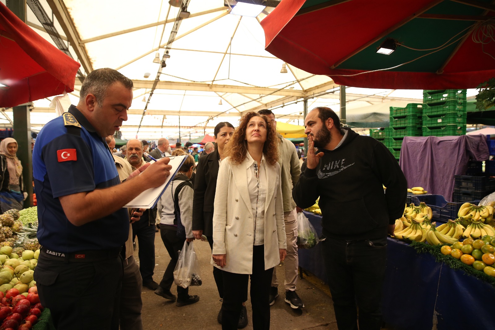 Başkan Yıldız Ünsal, Bostanlı Pazarı'nda Denetimde3