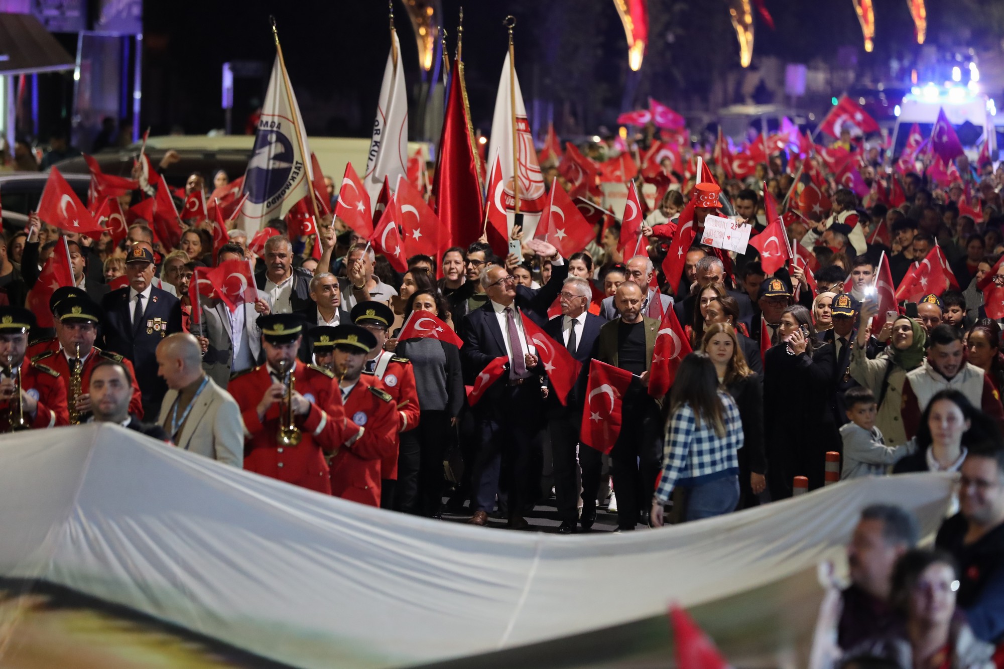 Binlerce Aliağalı Fener Alayı Ile Yürüdü! (11)