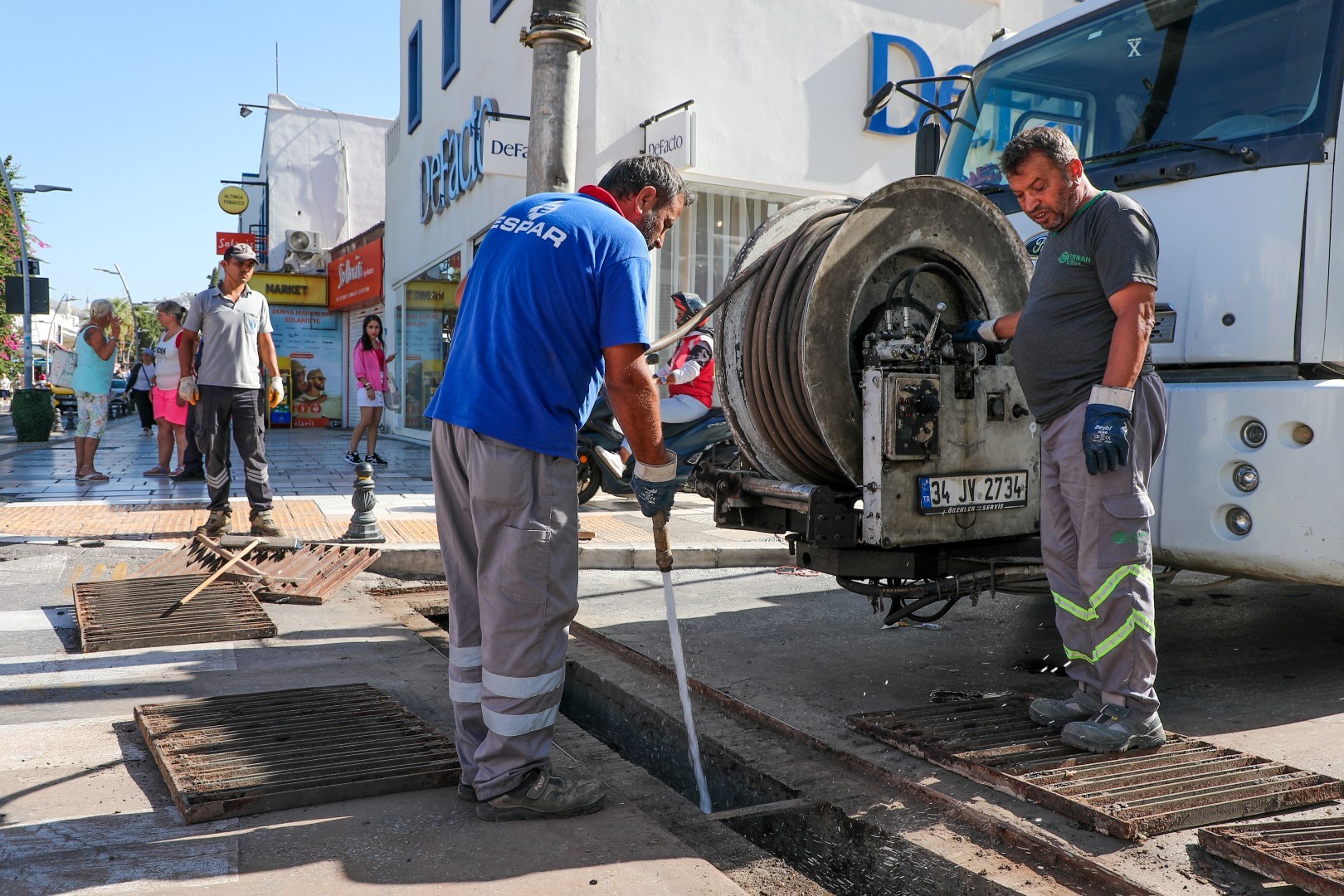 Bodrum Belediyesi'nden Yağmur Suyu Hatları Temizliği (6)