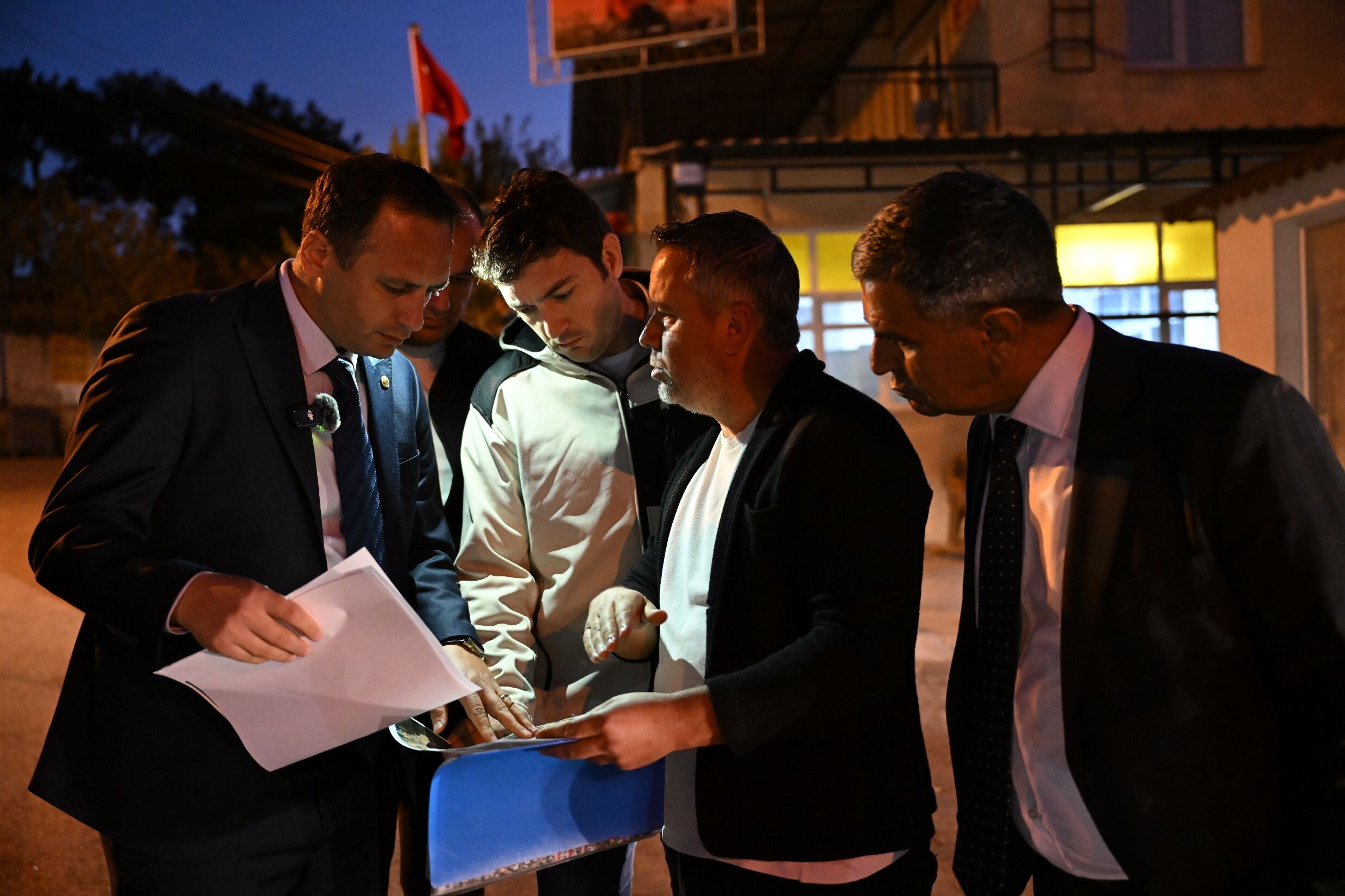 Bornova'da 5 Mahallede Eş Zamanlı Asfalt Çalışmaları Başladı