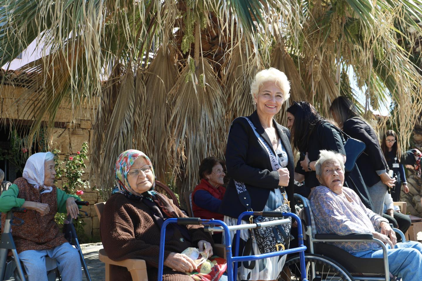 Burhaniye Belediyesi'nden Yaşlılar Günü Ziyareti (2)