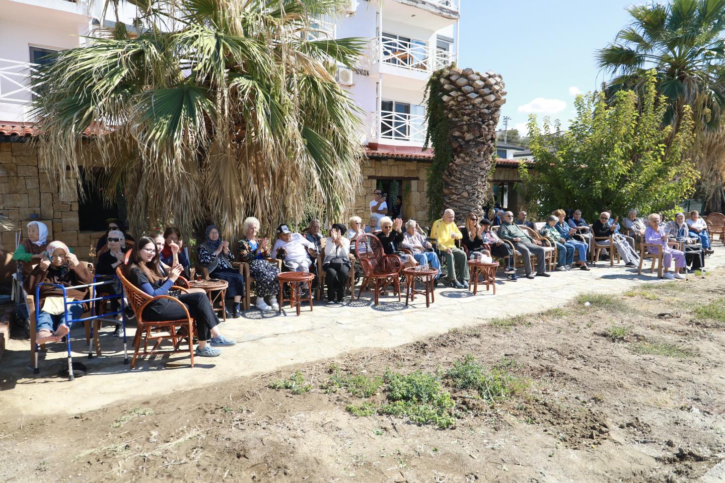 Burhaniye Belediyesi'nden Yaşlılar Günü Ziyareti (4)