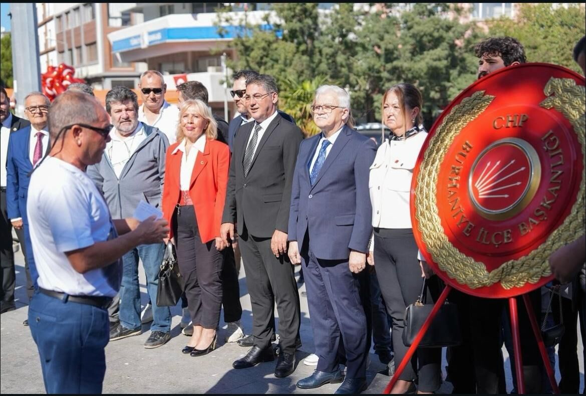 Burhaniye Cumhuriyet Bayramı'nı Yeni Türkü Konseriyle Kutladı