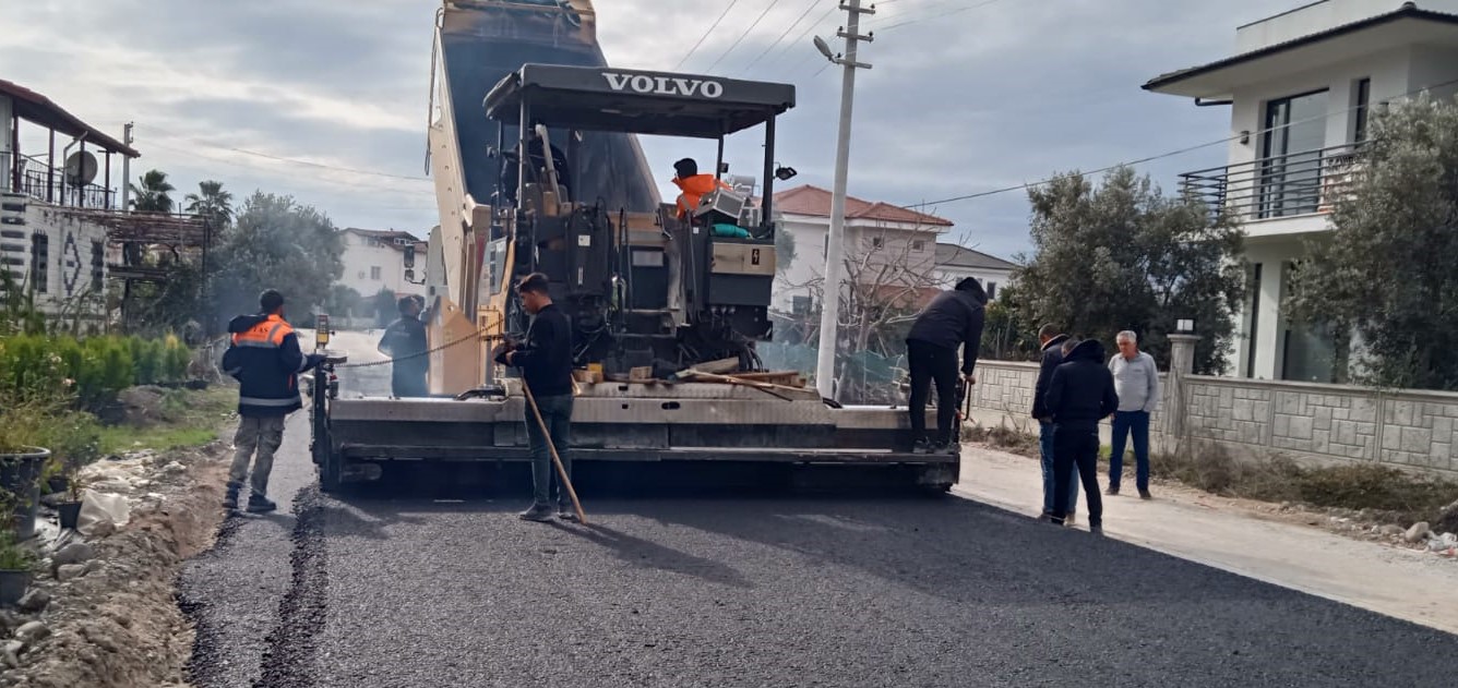 Büyükşehir Ekipleri Vatandaşların Güvenli Seyahati Için Yollarda (1)