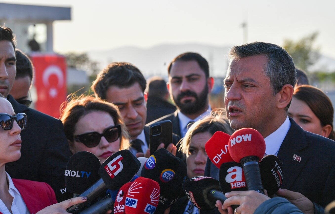 Chp'li Özgür Özel Teröre Karşı Cesurca Ayaktayız, Korkmuyoruz00