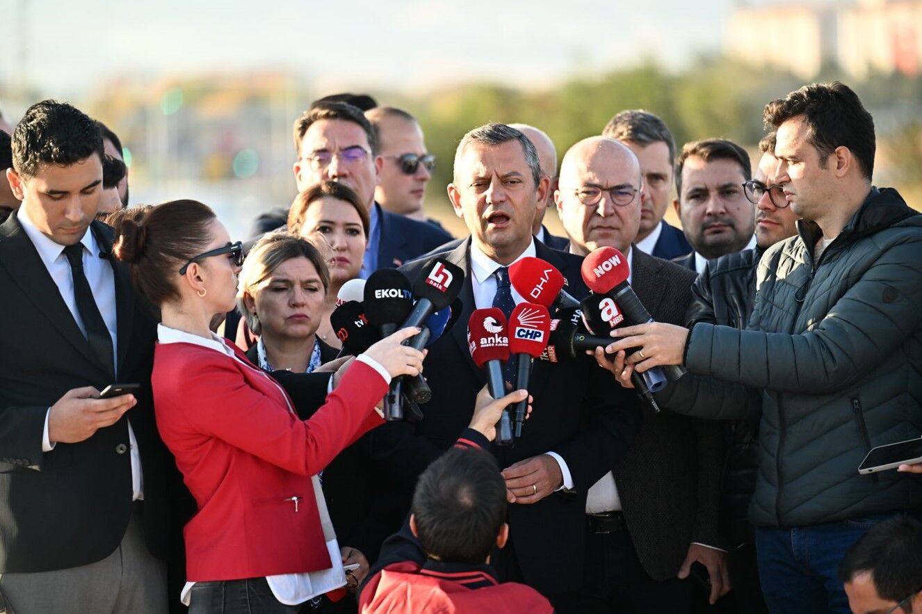 Chp'li Özgür Özel Teröre Karşı Cesurca Ayaktayız, Korkmuyoruz01