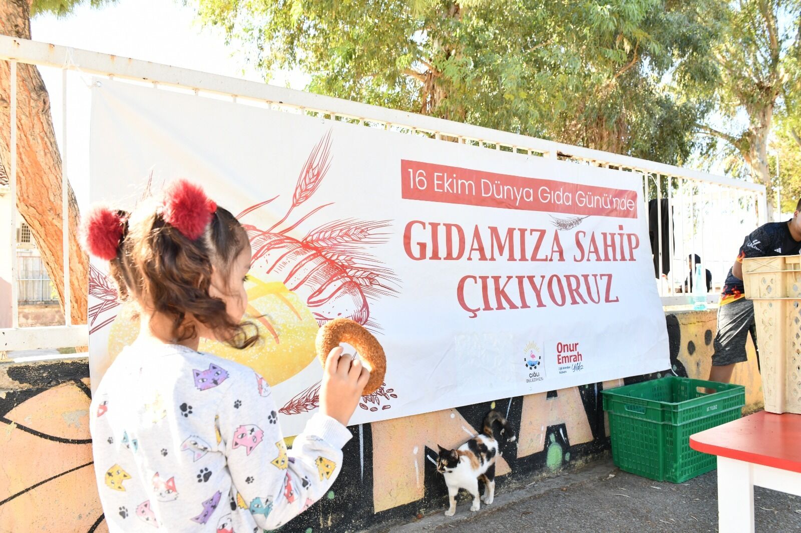 Çiğli Belediyesi'nden Dünya Gıda Günü'nde Simit Dağıtımı (4)