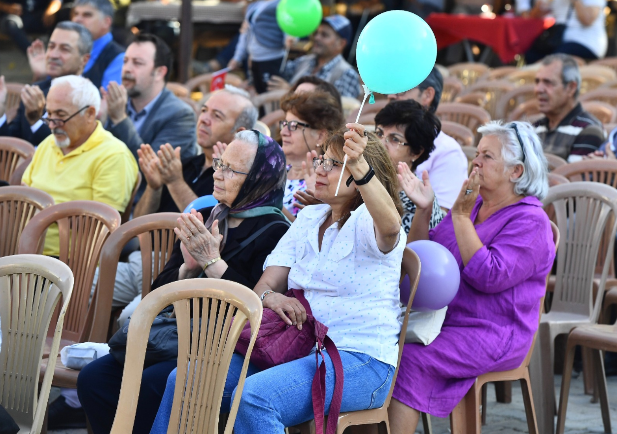 Cumhuriyet Coşkusu İzmir’in Tüm Ilçelerine Yayılıyor (2)