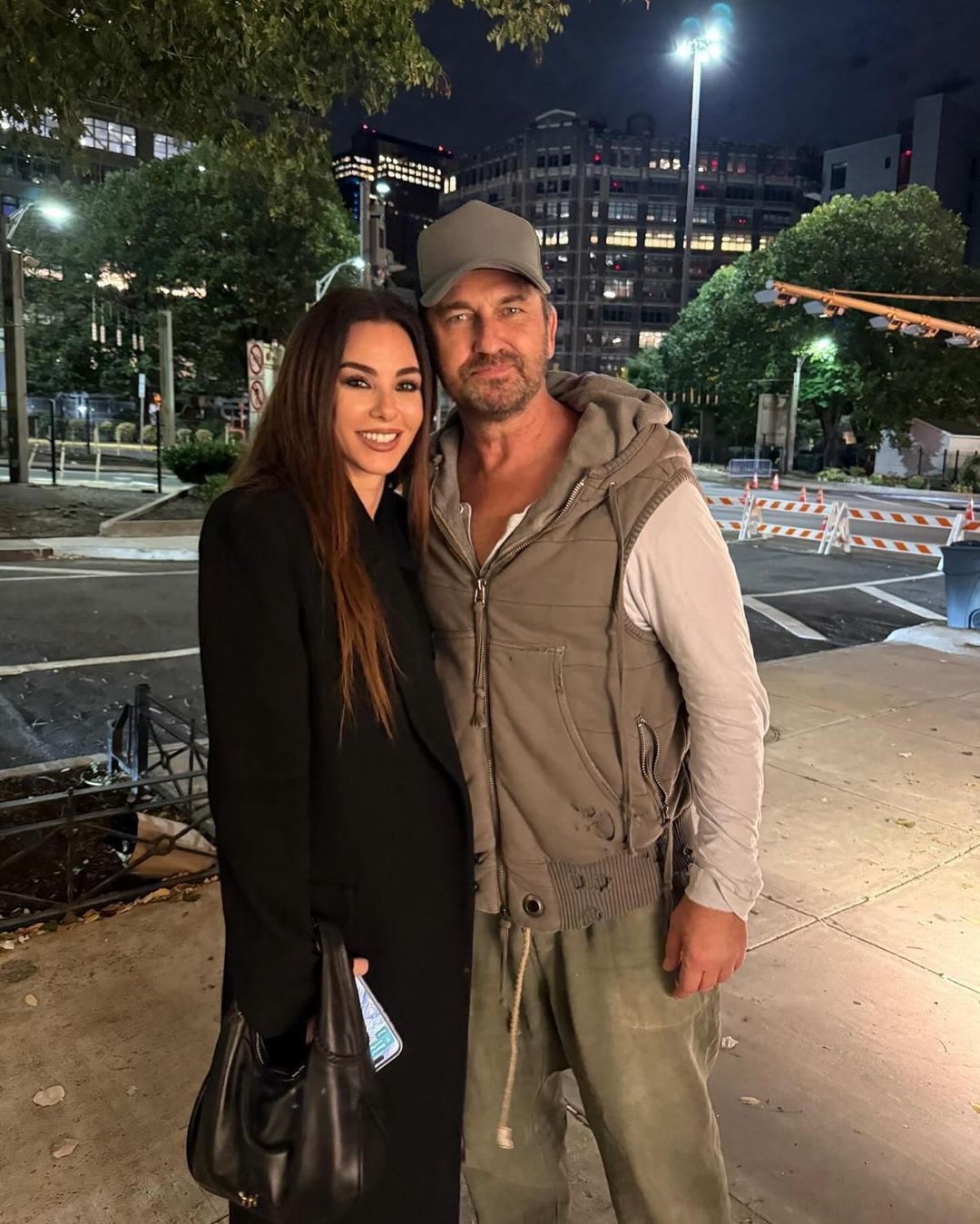 Defne Samyeli, New York’ta Gerard Butler Ile Buluştu1