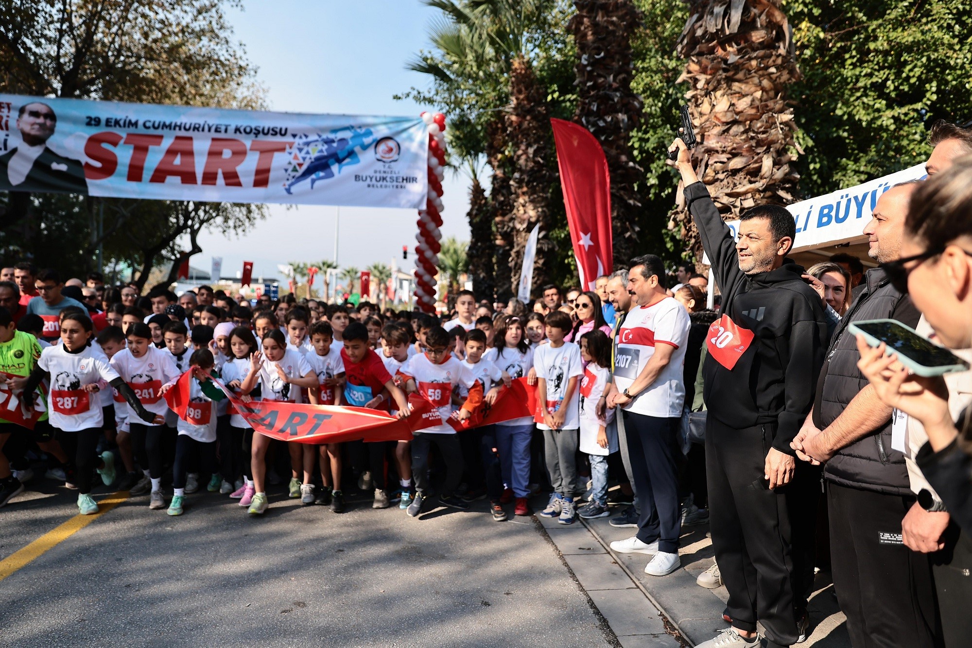 Denizli Cumhuriyet Koşusu Binlerce Vatandaş Bir Araya Geldi (3)