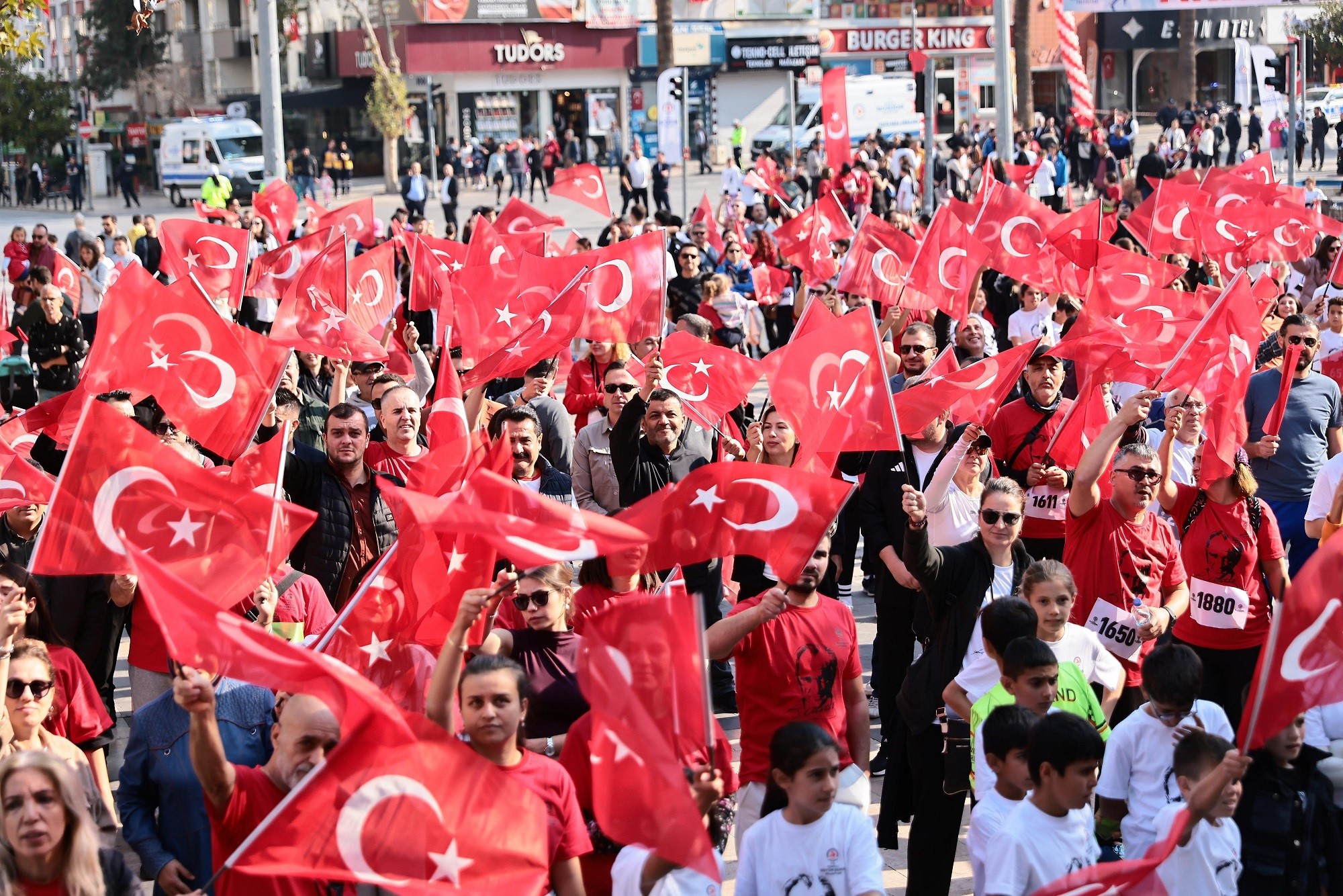 Denizli Cumhuriyet Koşusu Binlerce Vatandaş Bir Araya Geldi (4)