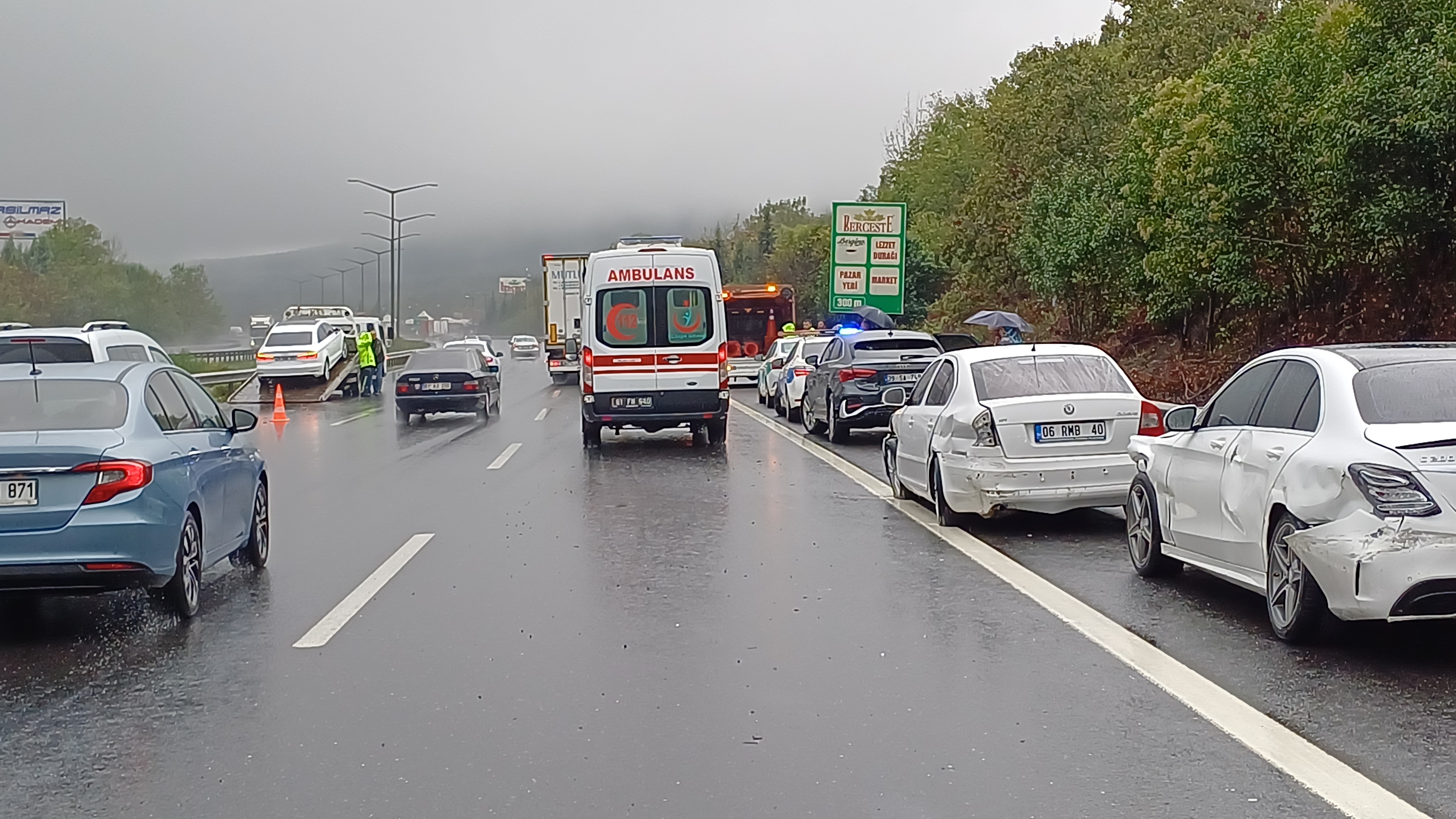 Düzce'de Zincirleme Trafik Kazası 1 Ölü, 2 Yaralı (3)