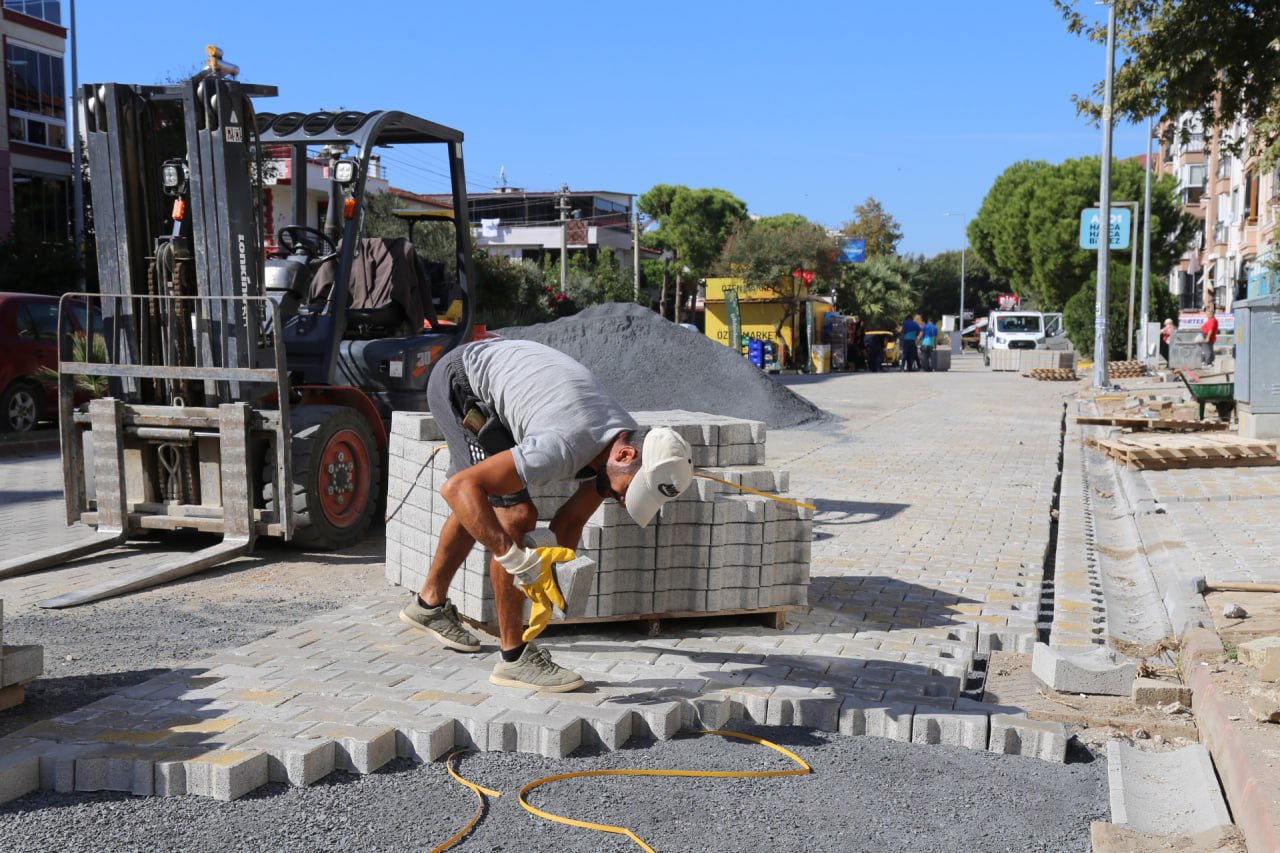 Edremit'te Altyapı Seferberliği Yollar Yenileniyor