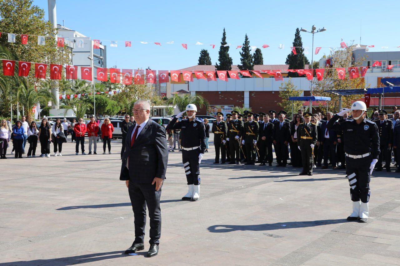 Edremit’te Cumhuriyet’in 101. Yılı Kutlamaları Resmi Törenle Başladı1