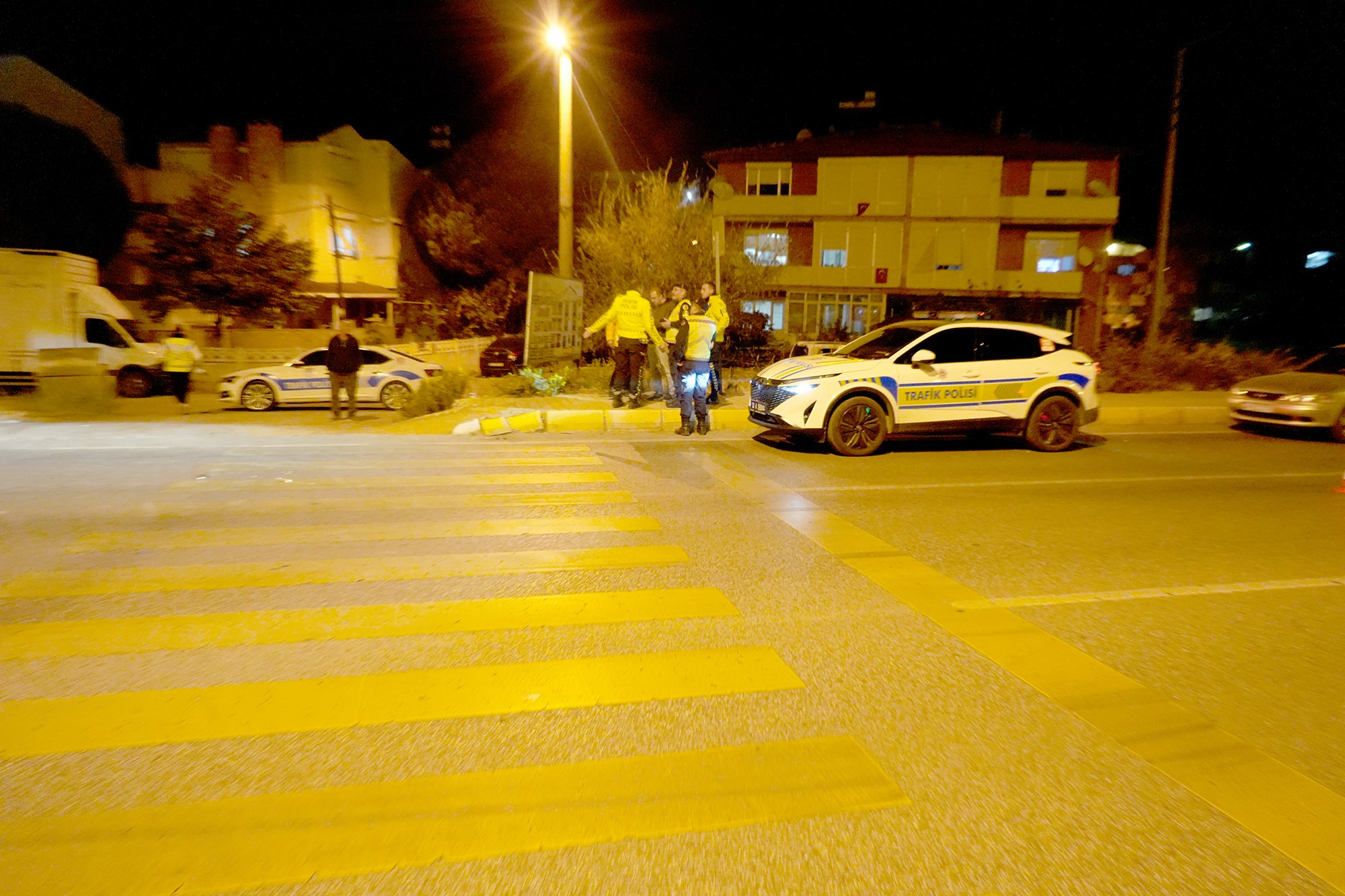 Edremit’te Karşıya Geçmeye Çalışan Yayaya Çarpıp Kaçtılar (2)