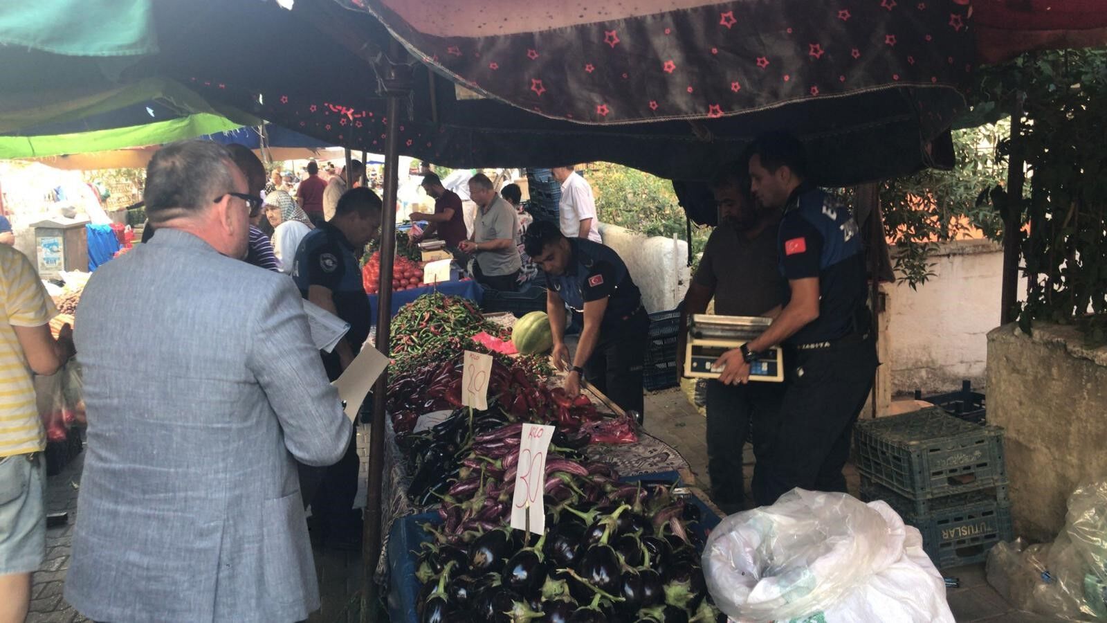 Efeler Pazarlarında Teraziler Denetlendi (3)