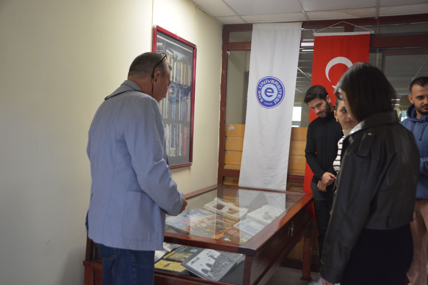 Ege Üniversitesi'nde “Cumhuriyet Ve Atatürk” Kitap Sergisi Açıldı0