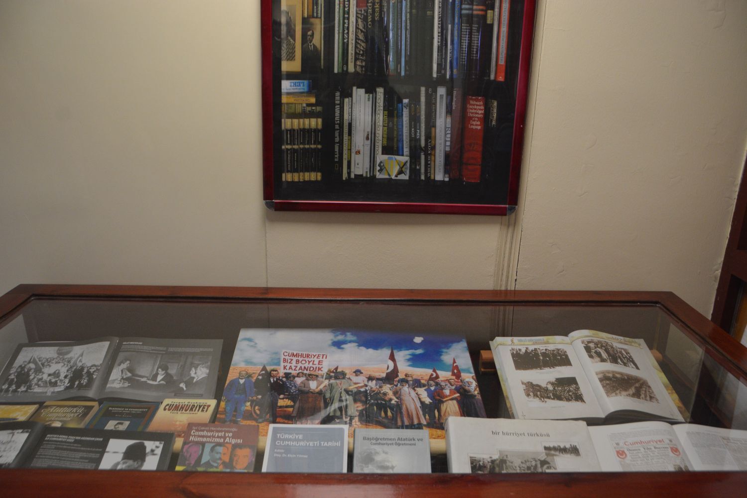 Ege Üniversitesi'nde “Cumhuriyet Ve Atatürk” Kitap Sergisi Açıldı1
