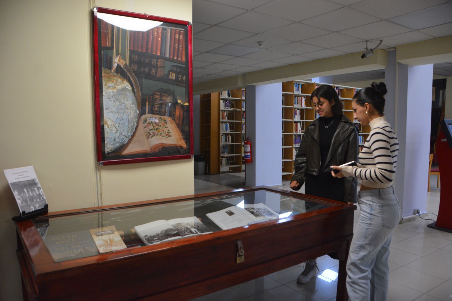 Ege Üniversitesi'nde “Cumhuriyet Ve Atatürk” Kitap Sergisi Açıldı2