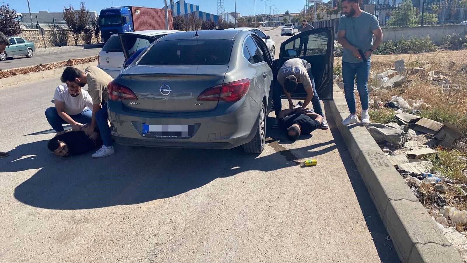 Gaziantep’te Husumetlilerini Tehdit Eden 12 Şahıs Tutuklandı