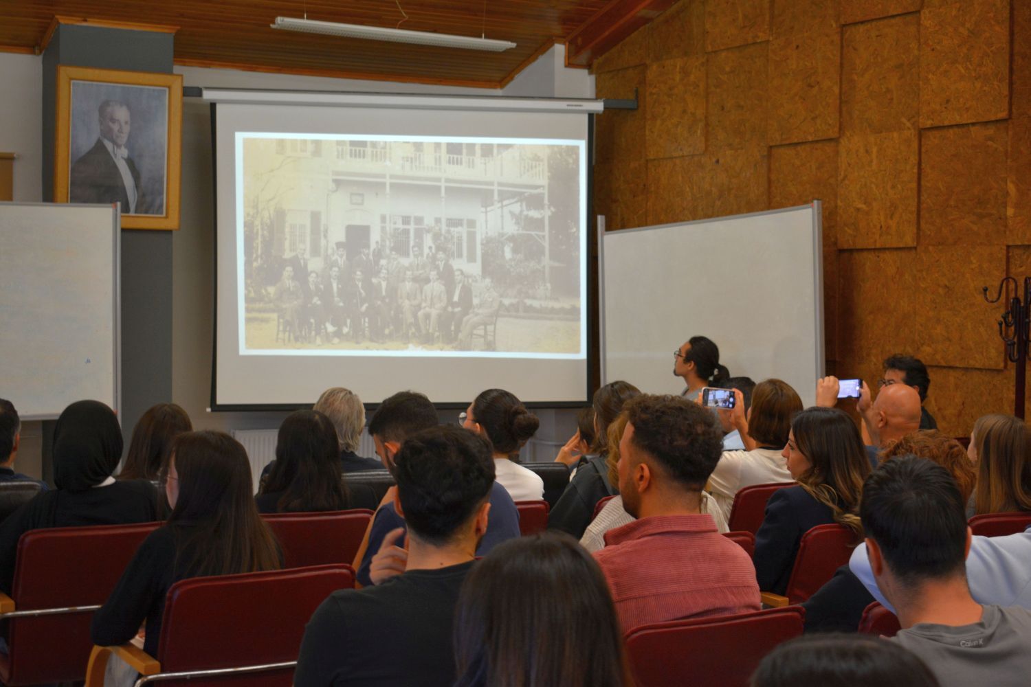 Geçmişten Geleceğe Ege Üniversitesi'nde 70. Yıl Paneli Gerçekleşti (2)
