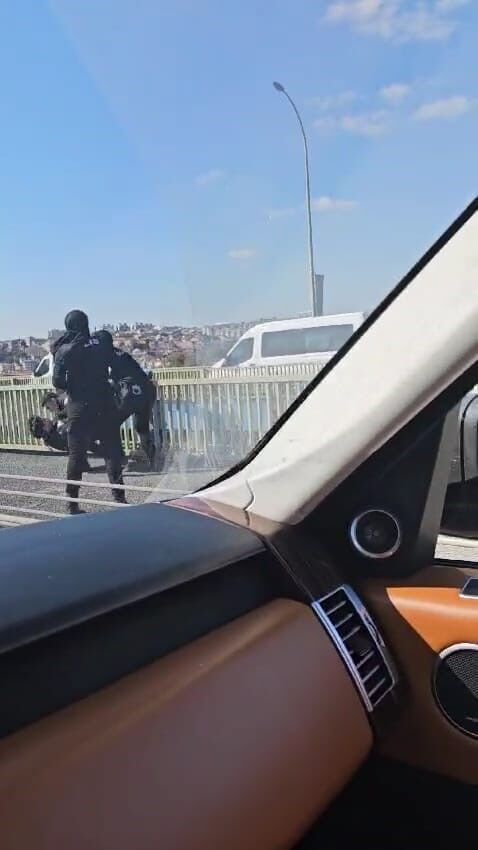 Haliç Köprüsü Intihar
