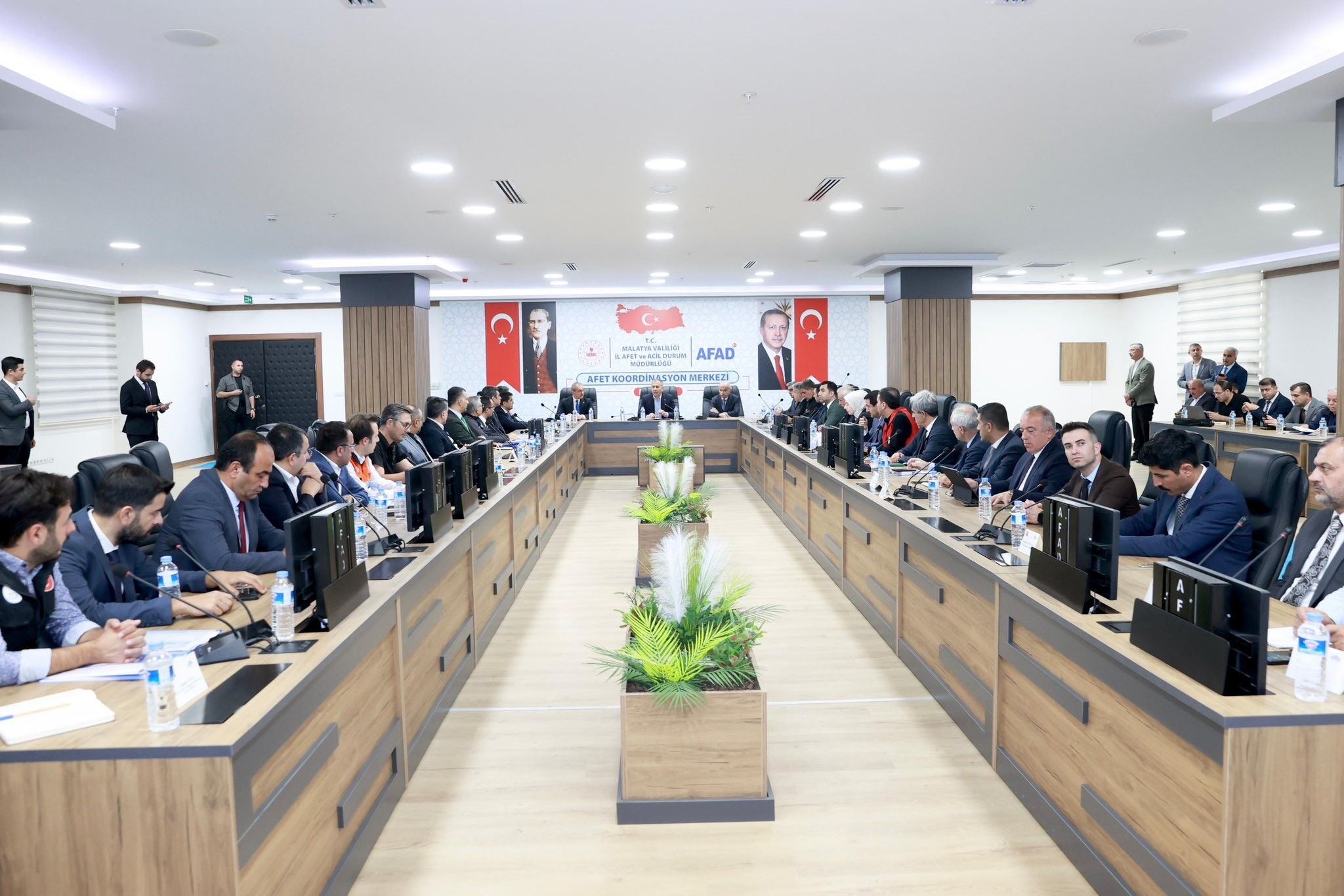 İçişleri Bakanı Yerlikaya Malatya'dan 112 Merkezimize Bin 112 Ihbar Geldi”3