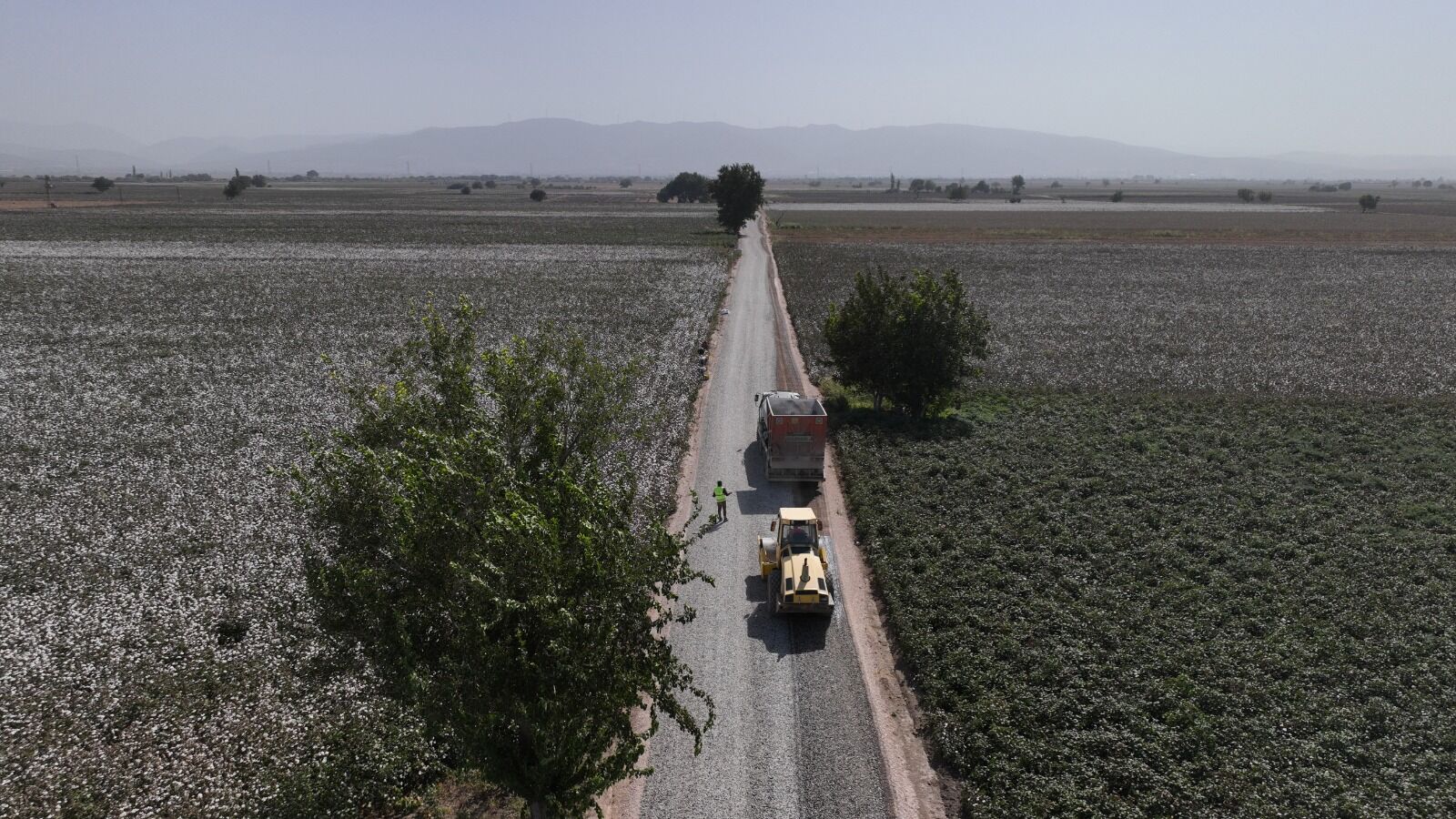 İzmir Büyükşehir’den 14 Ilçeye 200 Kilometrelik Ova Yolu Asfaltı 6