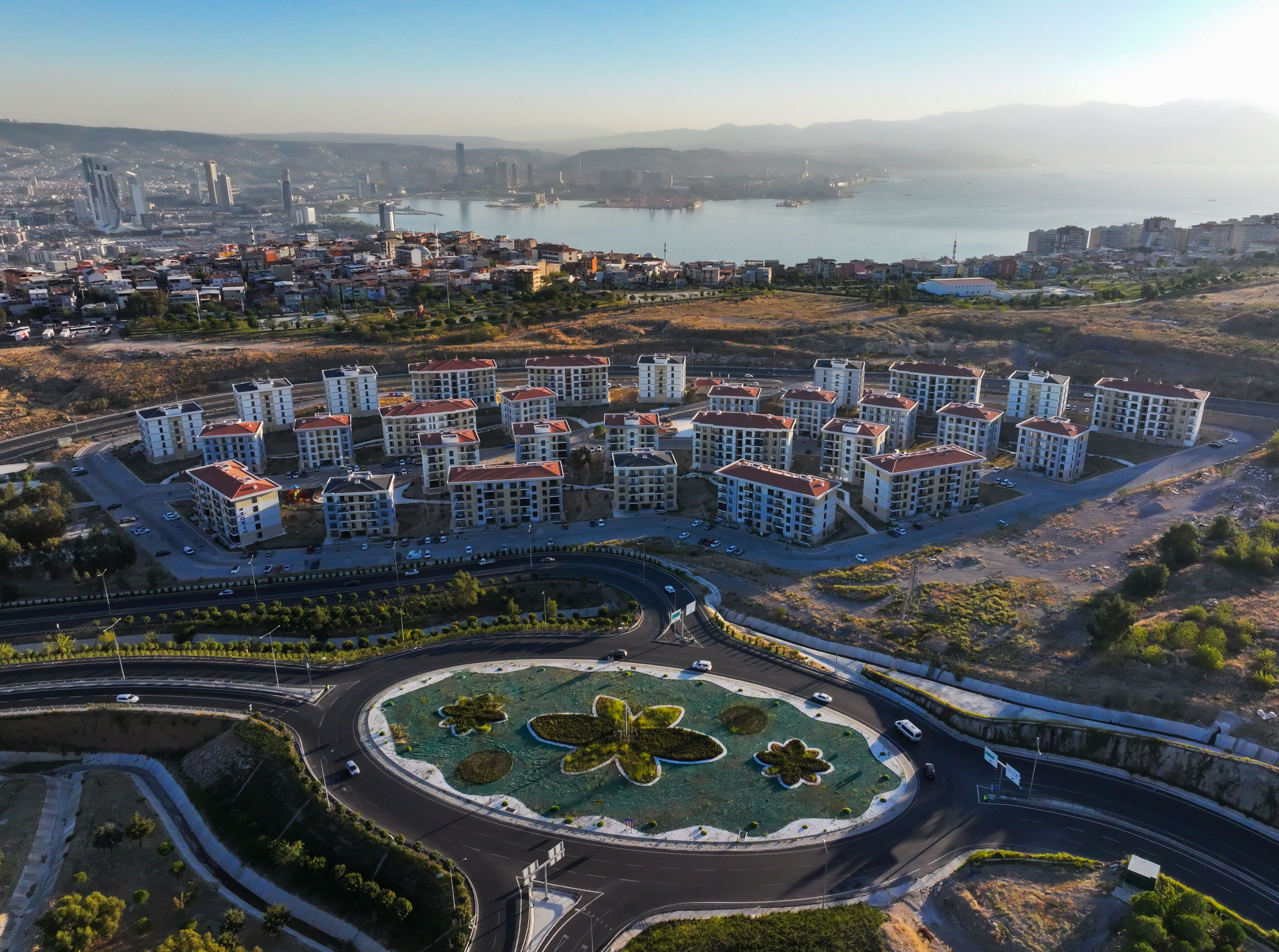 İzmir'de 4 Bin 602 Konut Afetzedelere Teslim Edildi (2)