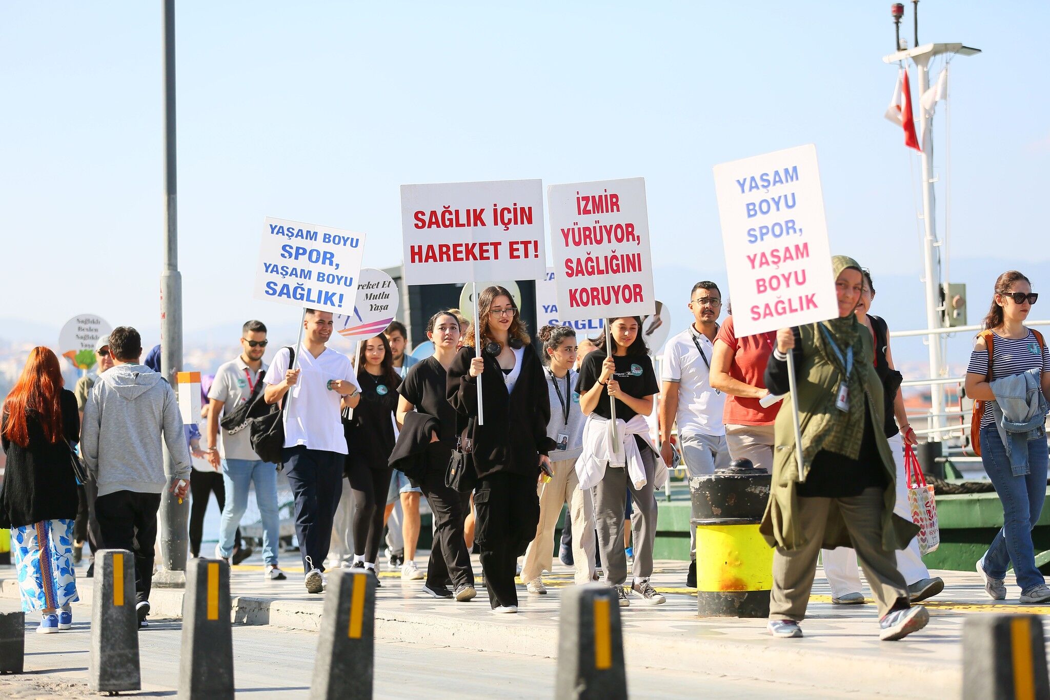 İzmir'de Sağlıklı Yaşam Yürüyüşü Etkinliği Farkındalık Için Adım Attılar (3)