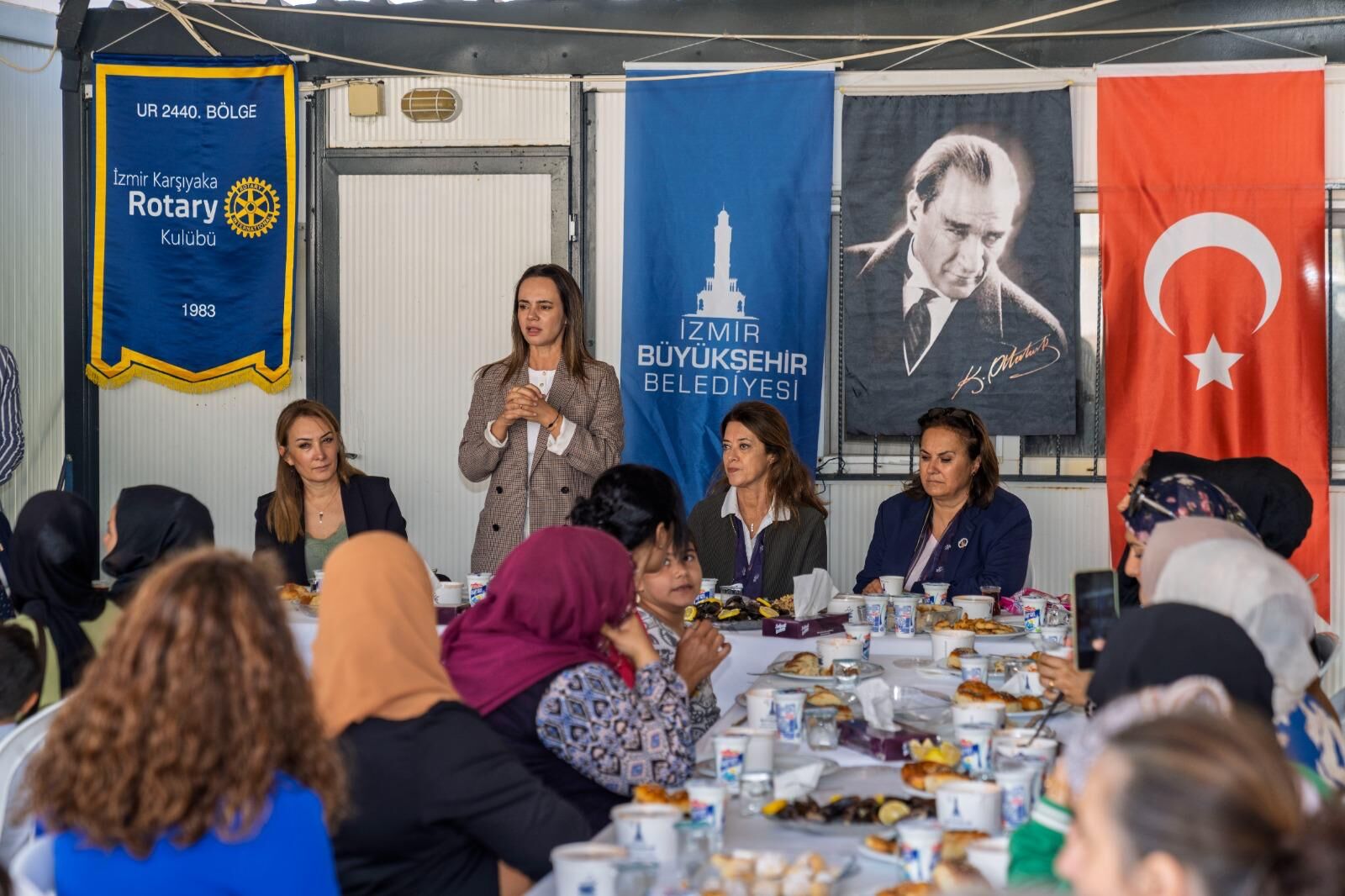 Kadınlar, İzmir'de Dayanışma Sofrasında Buluştu 3