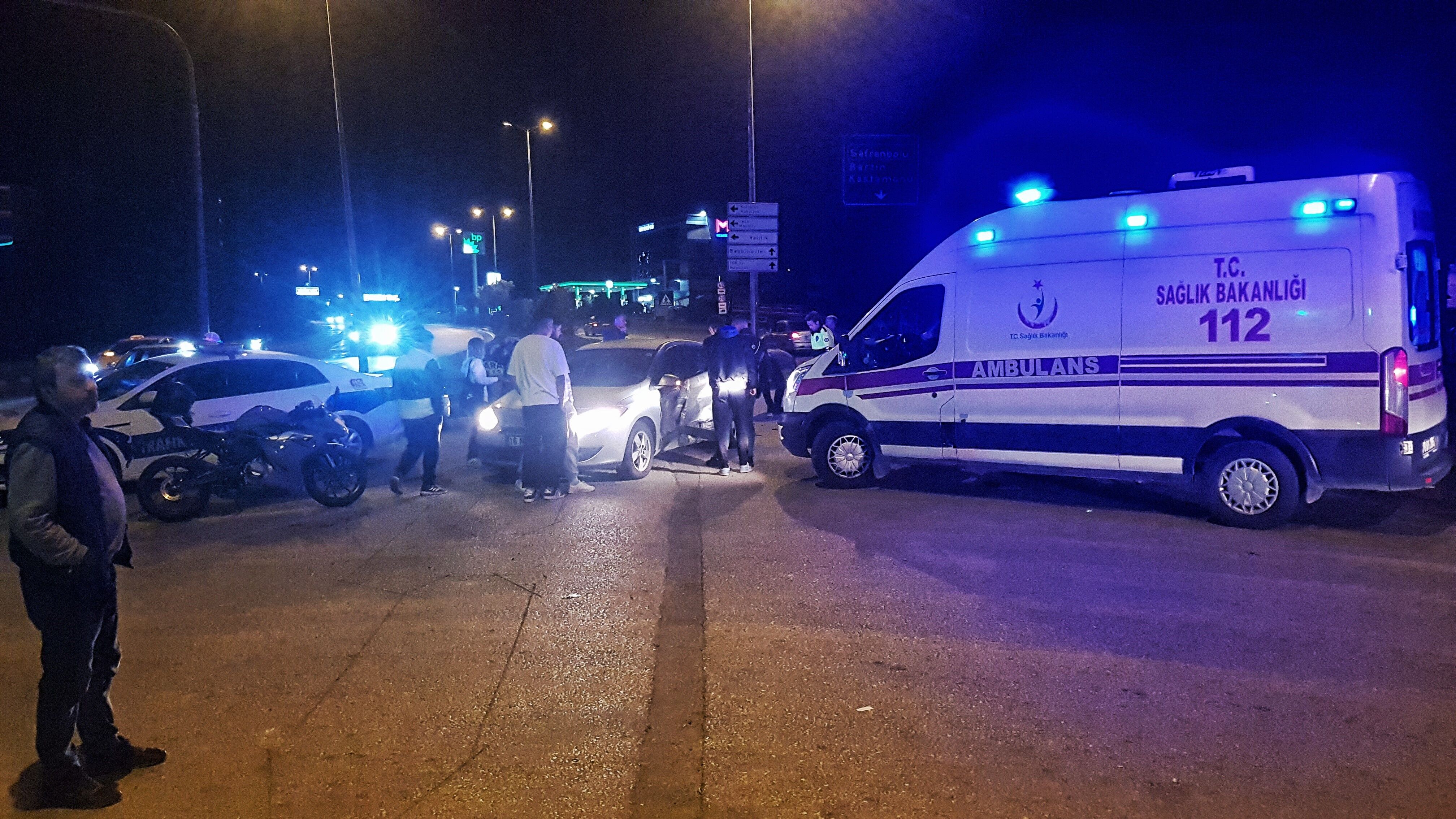 Karabük'te Iki Otomobil Çarpıştı 2 Yaralı (3)