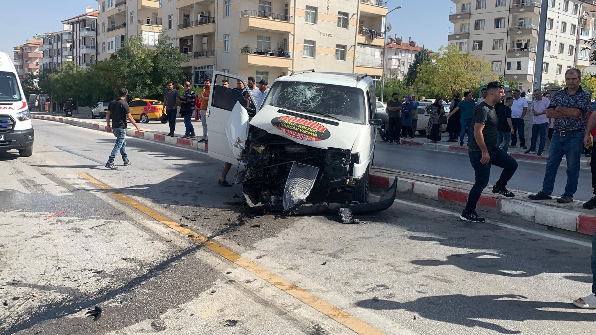 Karaman’da Trafik Kazası 6 Yaralı, 1 Bebek Ağır Yaralı (1)