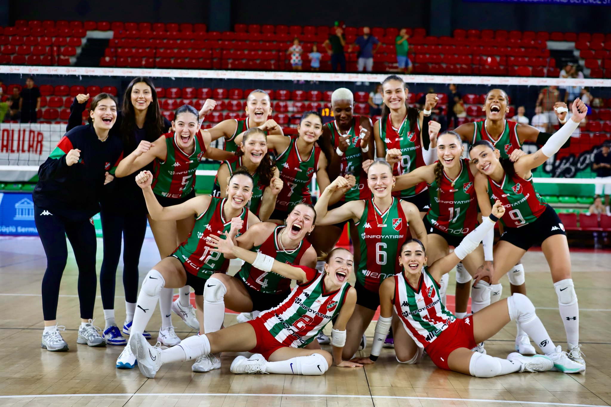 Karşıyaka, Voleybolda 3'Te 3 Peşinde! (2)