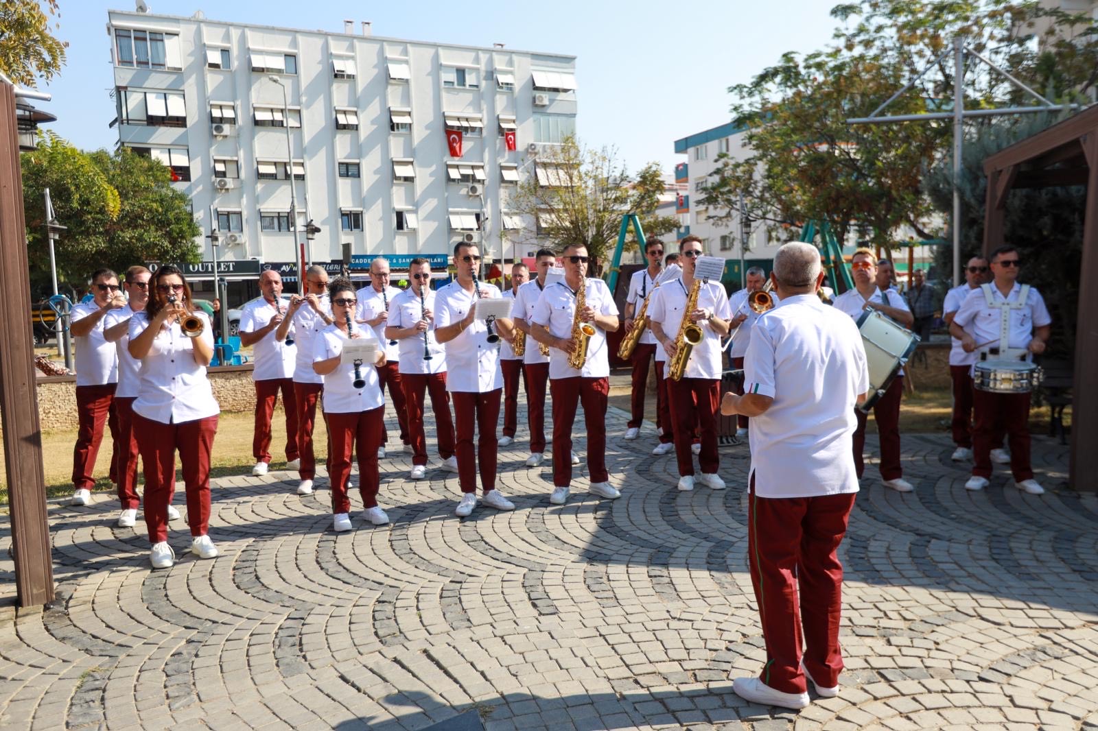 Karşıyaka’da Cumhuriyet Coşkusu Sokaklara Taştı!3