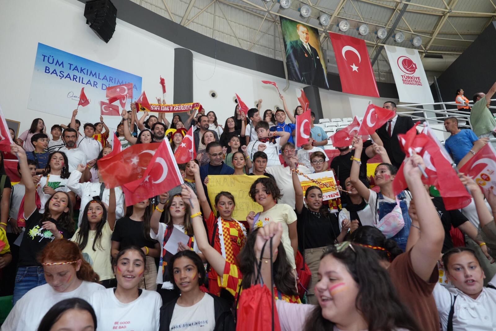 Kfc Voleybol 1. Ligi Farkındalık Mesajıyla Başladı0