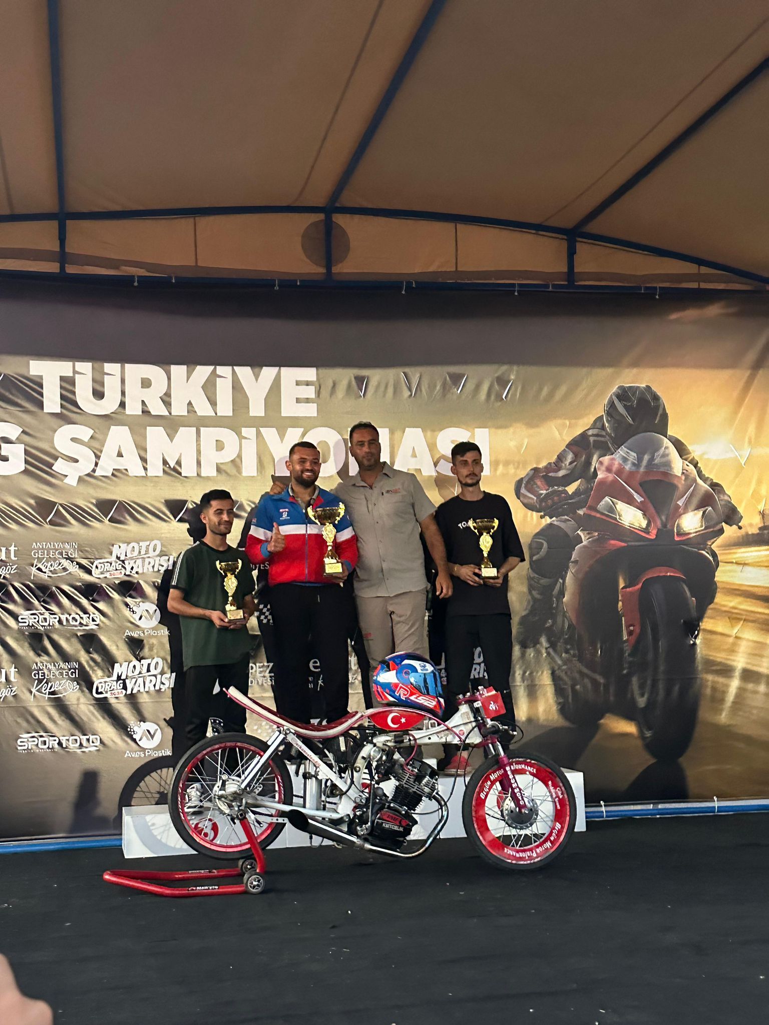 Kulalı Gençler Drag Yarışlarında Zaferle Dönüyor! (1)